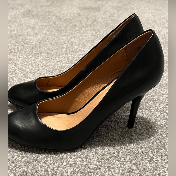 Nine West Black Heels Size 7 - Picture 3 of 4